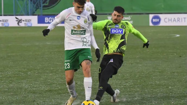 יוספי מימין במדי פוליסיה (צילום: אימג'בנק  GettyImages, Global Images Ukraine)