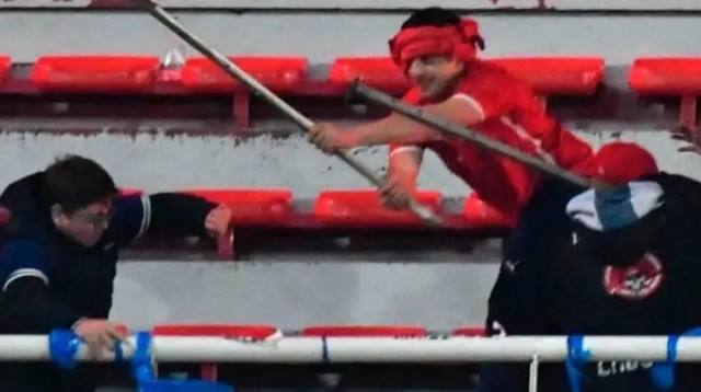 מהומות אלימות במשחק בין אינדפדיינטה לאוניברסידד דה צ'ילה (צילום: צילום מסך, מתוך טוויטר)