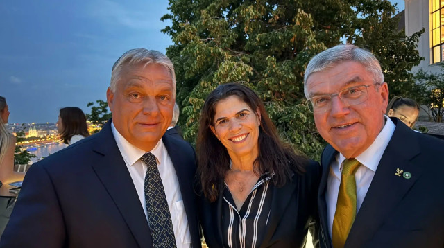 יעל ארד עם תומאס באך, ויקטור אורבן (צילום: אתר רשמי, מתוך אינסטגרם)