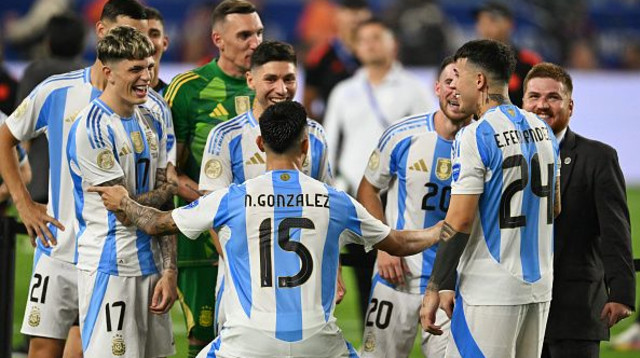שחקני ארגנטינה חוגגים (צילום: CHANDAN KHANNA)