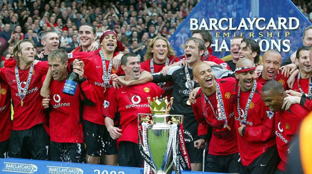 שחקני מנצ'סטר יונייטד חוגגים (צילום: Richard Sellers/Allstar)