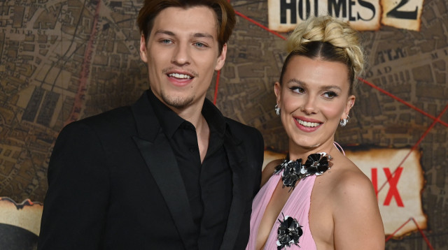 מילי בובי בראון ובעלה ג'ייק בון ג'ובי (צילום: ANGELA WEISS/AFP via Getty Images)