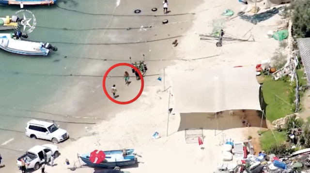 "החוף של ג'אמבו": כך עבריין השתלט על הים והקים עסק פרטי (צילום: דוברות המשטרה)