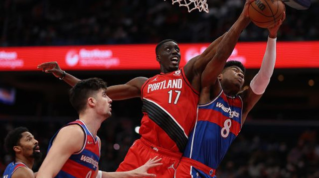 טוני סנל במדי פורטלנד טרייל בלייזרס (צילום: Getty images)