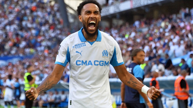 פייר אמריק אובמיאנג שחקן מארסיי חוגג שער (צילום: רויטרס)