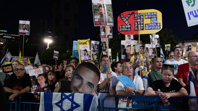 משפחות החטופים בכיכר החטופים (צילום: אבשלום ששוני)