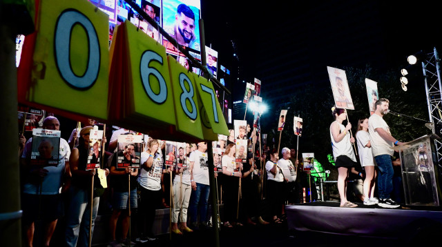 משפחות החטופים בכיכר החטופים (צילום: אבשלום ששוני)