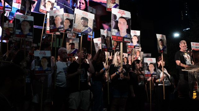 משפחות החטופים בכיכר החטופים (צילום: אבשלום ששוני)