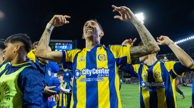 אנחל די מריה חוגג במדי רוסריו סנטרל (צילום: GettyImages, Mateo Occhi)