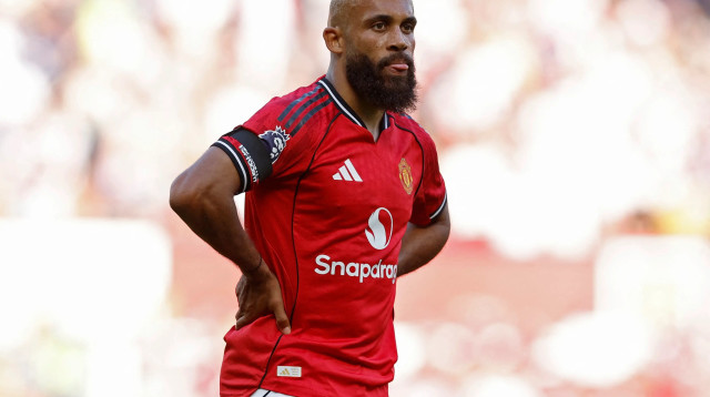 שחקן מנצ'סטר יונייטד, בריאן אמבומו (צילום: רויטרס)