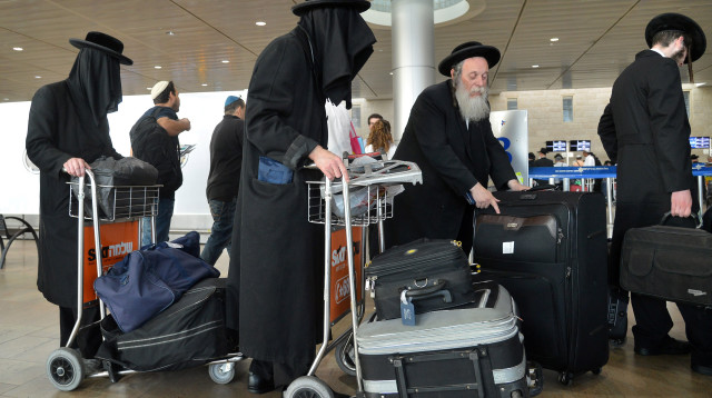 חרדים בדרך לאומן (צילום: יוסי זליגר, פלאש 90)