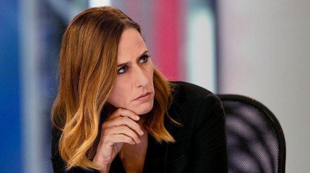 יונית לוי מגישה את המהדורה המרכזית בערוץ 12 (צילום: צילום מסך ערוץ 12)