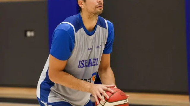 שגב באימון היום (צילום: דני מרון)