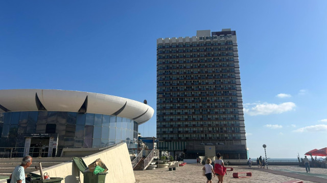 כיכר אתרים ו"הקולוסאום" (צילום: מאיה כהן)