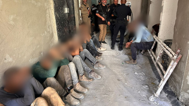 נעצרו 21 שב"חים ברמת גן (צילום: דוברות המשטרה)