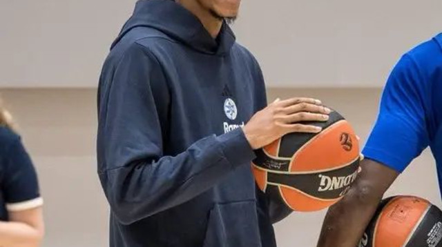 אין סיבה לדאגה. דאוטין ג'וניור (צילום: אתר רשמי, מכבי תל אביב)