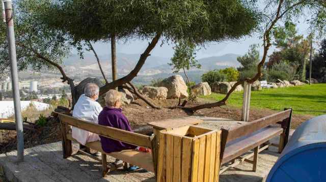 קשישים (צילום: לירון מולדובן)
