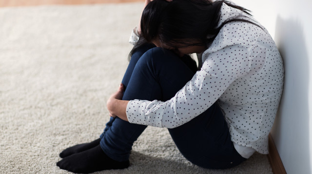 אישה מוכה. אילוסטרציה. (צילום: אינגאימג')