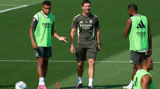 צ'אבי אלונסו וקיליאן אמבפה (צילום: Angel Martinez)