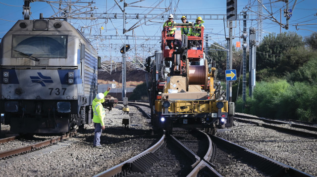 תיקונים ברכבת (צילום: אבשלום ששוני)