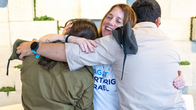 חיילים בודדים ואימם - איחוד מרגש (צילום: יח"צ תגלית)