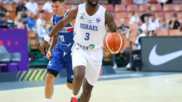 היה חלק מהצוות המסייע. קרינגטון (צילום: אודי ציטיאט)