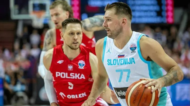 פוניטקה מול דונצ'יץ', אמש (צילום: רויטרס)