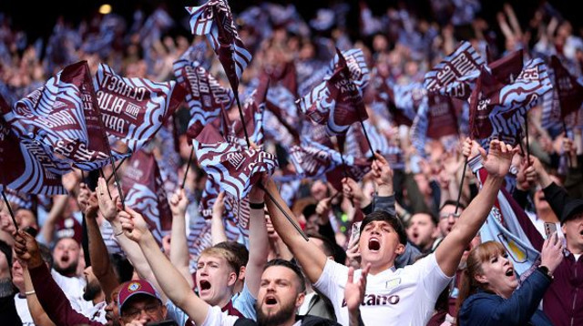 אוהדי אסטון וילה (צילום: Sportsphoto/Allstar)