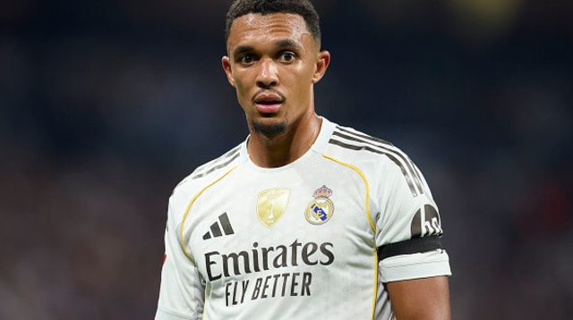 טרנט אלכסנדר-ארנולד במדי ריאל מדריד (צילום: Ion Alcoba Beitia)