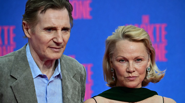 פמלה אנדרסון וליאם ניסן  (צילום: TOBIAS SCHWARZ/AFP via Getty Images)