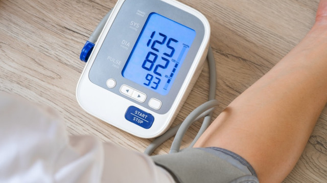מדידת לחץ דם (צילום: שאטרסטוק)