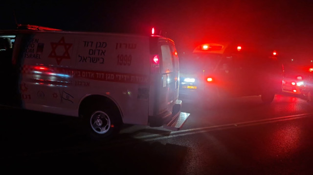 אמבולנסים בזירת התהפכות הטרקטורון (צילום: תיעוד מבצעי מד"א)