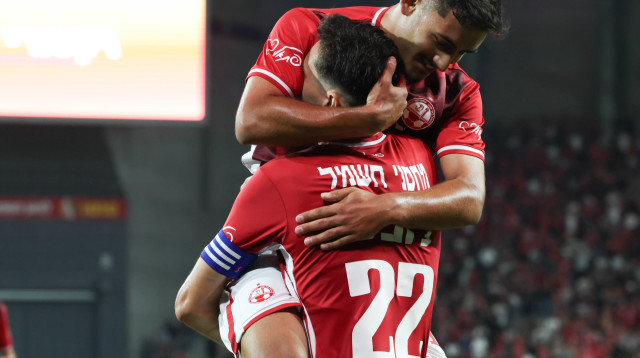 שחקני הפועל באר שבע חוגגים שביעייה (צילום: דני מרון)