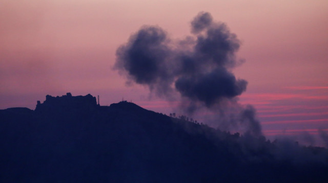 תקיפה ישראלית סמוך למבצר הבופור בלבנון (צילום: REUTERS/Karamallah Daher)