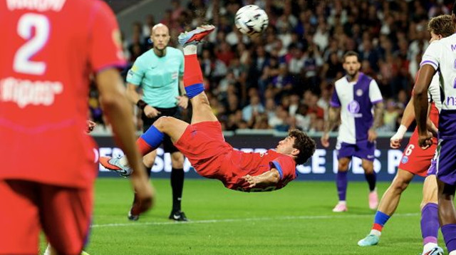 ז'ואאו נבש כובש במספרת (צילום: Gettyimages)