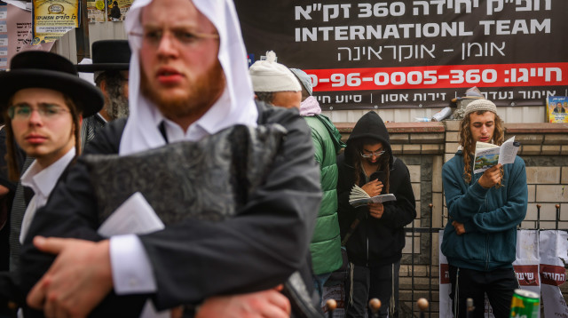 מתפללים באומן בראש השנה (צילום: חיים גולדברג פלאש 90)