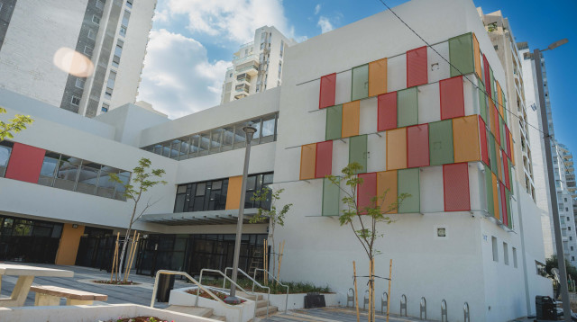 בית ספר בחולון (צילום: דובות עיריית חולון)