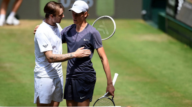 יאניק סינר עם אלכסנדר בובליק, יוני 2023 (צילום: GettyImages, CARMEN JASPERSEN)