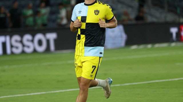 ירדן שועה שחקן בית"ר ירושלים בחימום (צילום: דני מרון)