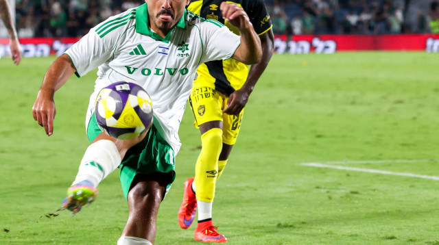 איתן אזולאי שחקן מכבי חיפה (צילום: דני מרון)