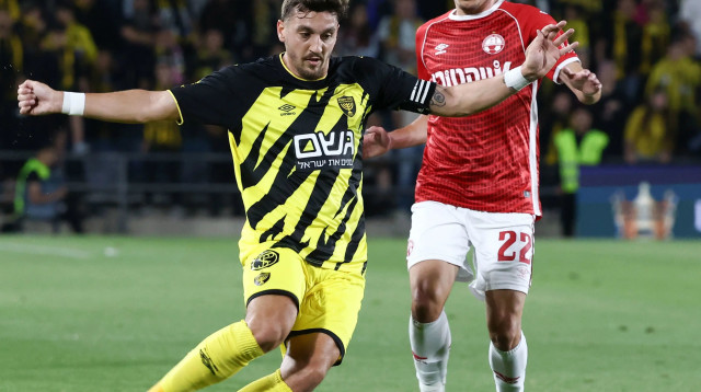 ירדן שועה, בית"ר ירושלים לצד הלדר לופס, הפועל באר שבע (צילום: דני מרון)