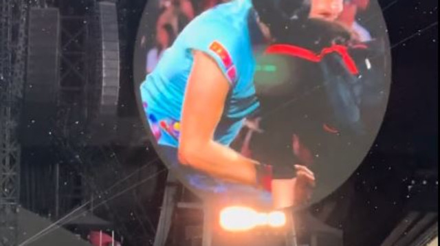 ילדות מישראל עלו לבמת קולדפליי - וקיבלו תגובה מפתיעה (צילום: צילום מסך טיקטוק)