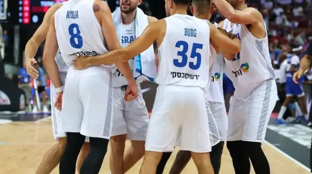 כמה גאווה. נבחרת ישראל בכדורסל (צילום: אודי ציטיאט)
