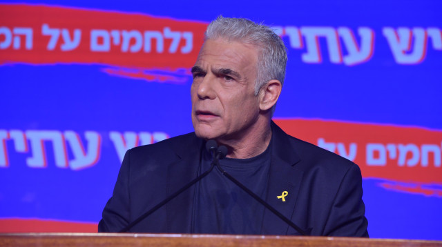 יאיר לפיד (צילום: אבשלום ששוני)