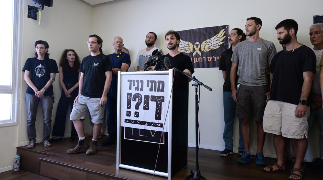 מילואימניקים נגד כיבוש עזה (צילום: אבשלום ששוני)