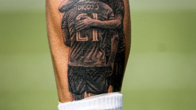 הקעקוע של רובן נבש לזכר דיוגו ז'וטה (צילום: צילום מסך X)