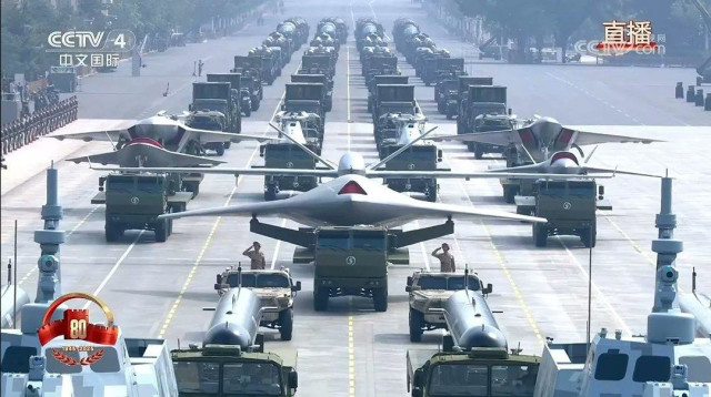 מצעד צבאי בסין (צילום: מסך מהטלוויזיה הסינית)