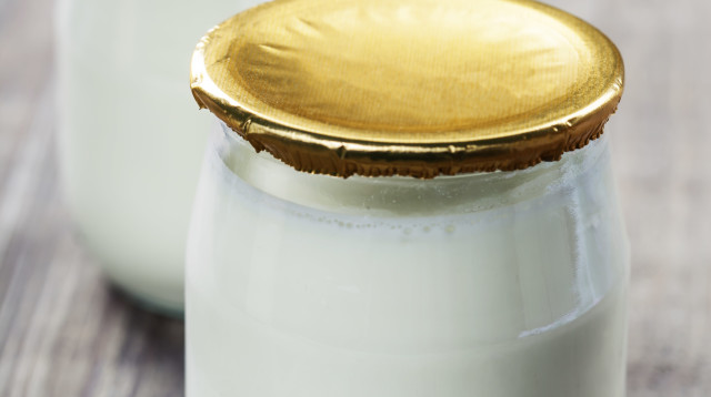 צנצנת יוגורט (צילום: אינג'אימג')