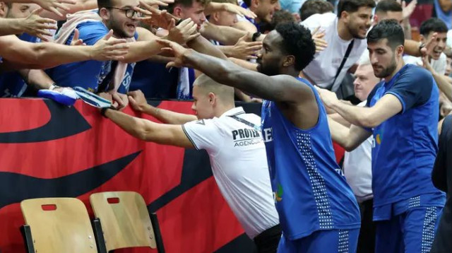 גיבוי מלא. קרינגטון (צילום: אודי ציטיאט)