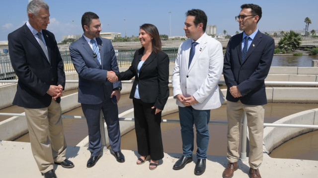 גילה גמליאל עם משלחת האיראנים (צילום: משרד החדשנות, המדע והטכנולוגיה )